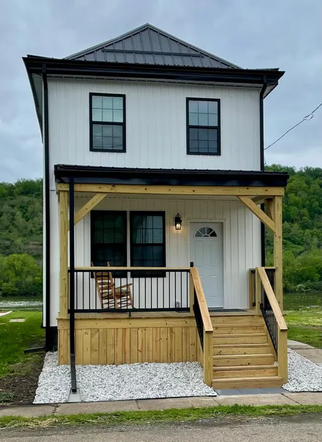 Riverfront Retreat - Image 1