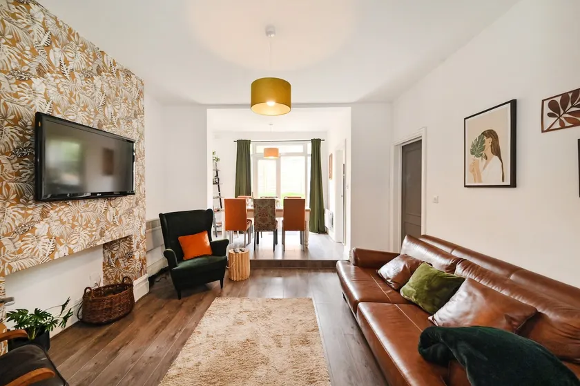 Stunning Victorian Home, Garden with Free Parking - Image 1