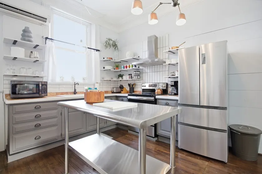 Cozy 2BR Loft in Downtown Charleston, IL - Image 1