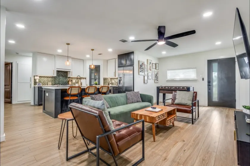 Luxury Oasis 4B 2B Jacuzzi Pet Friendly - Image 1