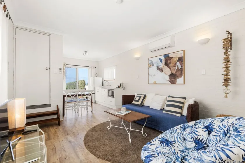 Quay's Cabin - Absolute Beachfront with Views - Image 1