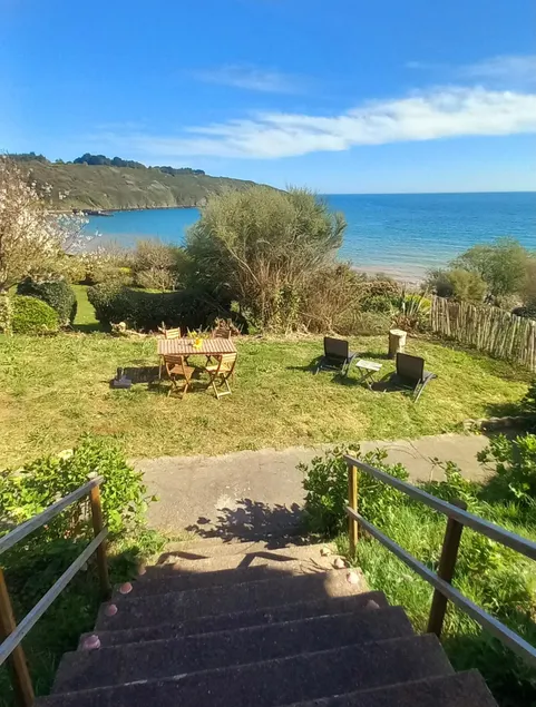 Cozy house with stunning sea views, just 40 m - Image 1
