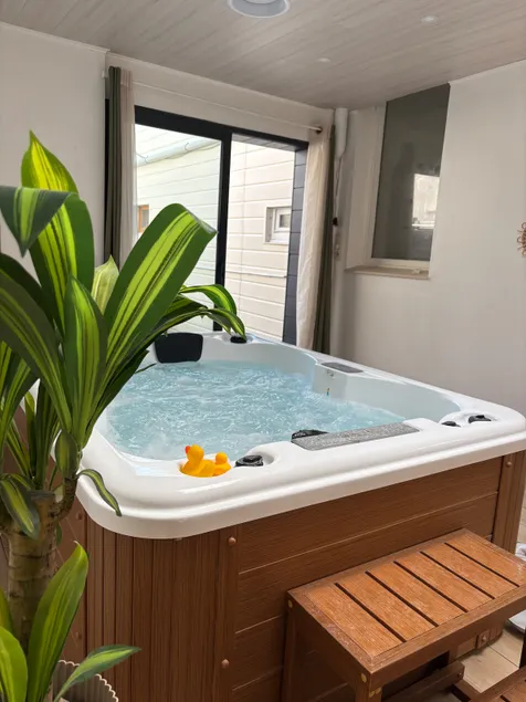 Jacuzzi suite - Image 1