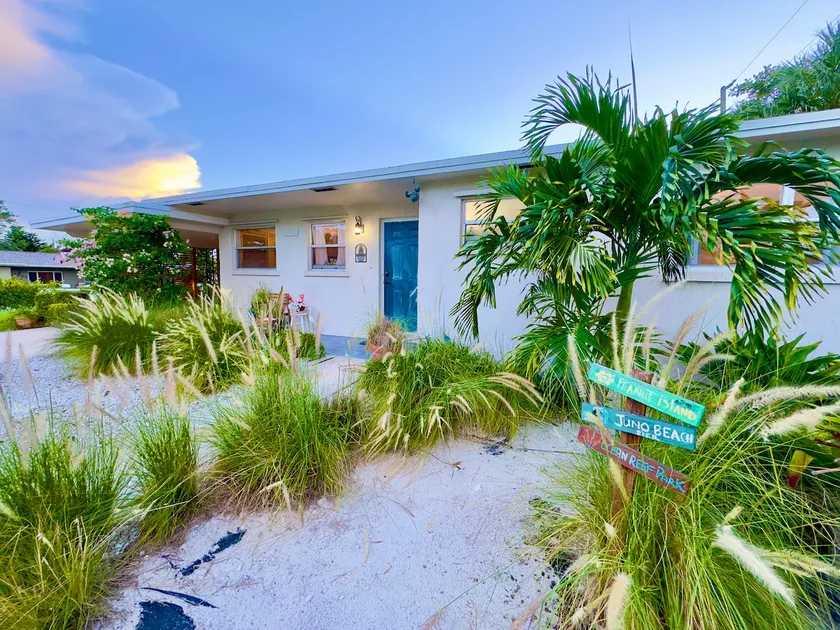 Rent The Crafty Mermaid West Palm Beach - Image 1