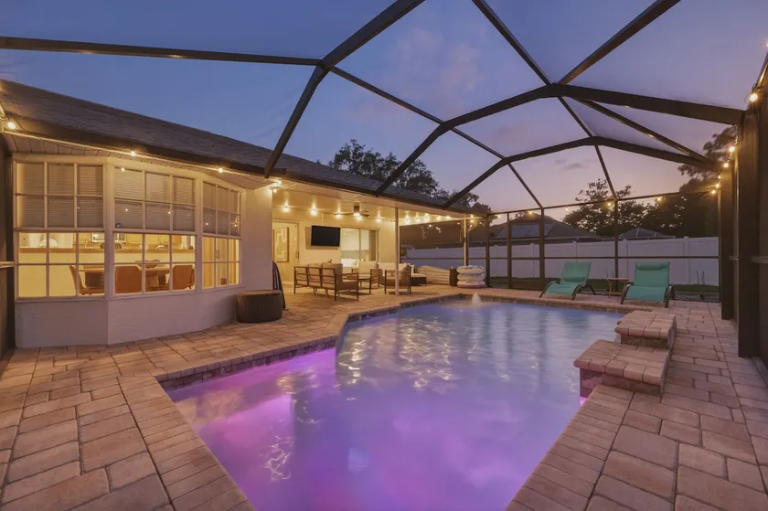 Red Coach Retreat! Sleeps 12 with a heated pool! - Image 1