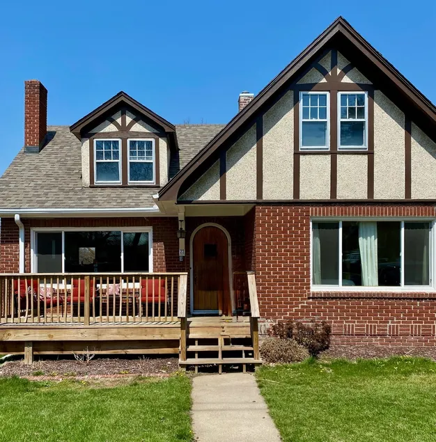 Cozy Tudor Retreat - Image 1
