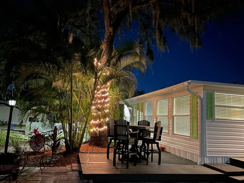 Sarasota’s Best Home Base Resort +Free Amenities - Image 1