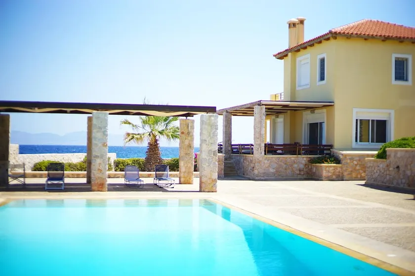 Villa & Pool On the Water - Image 1