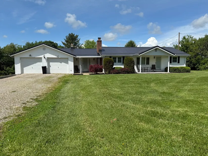 The Lazy Gray | Peaceful 2BR | Pet Friendly - Image 1