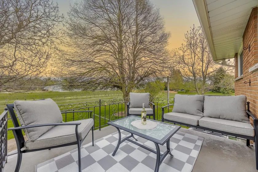 Escape To Our Riesling Retreat With Vineyard Views - Image 1