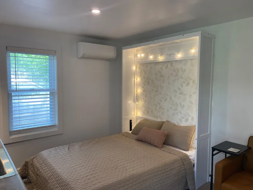 Cozy Studio Apartment - Image 1