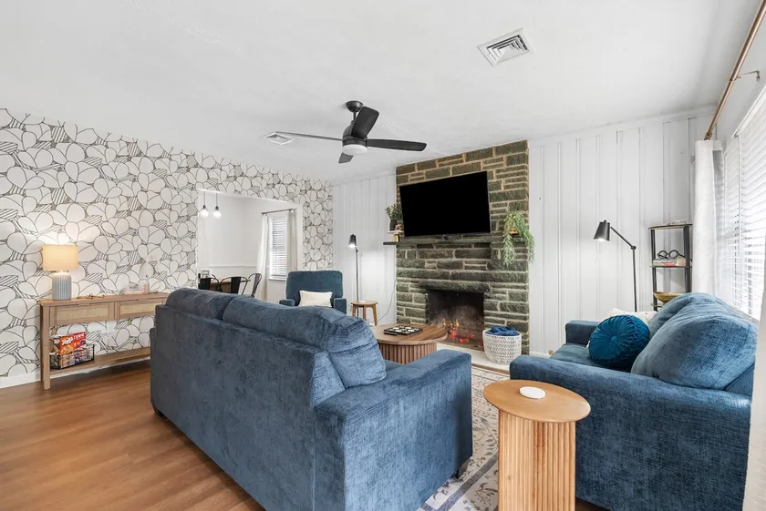 Moseley Manor | Pet Friendly | 2 full baths! - Image 1
