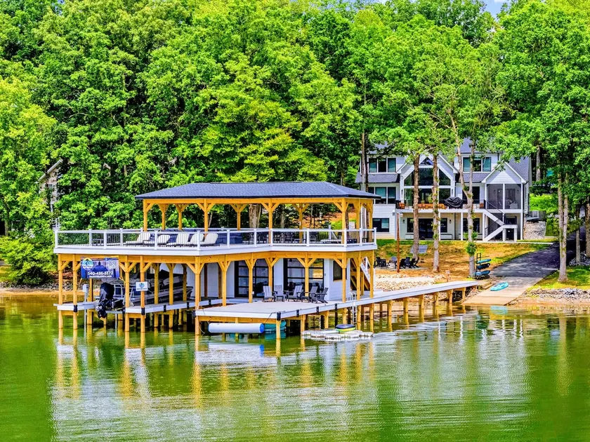 NEW6BR Lakefront Lake Anna 5 Suites, Dock, Hot Tub - Image 1