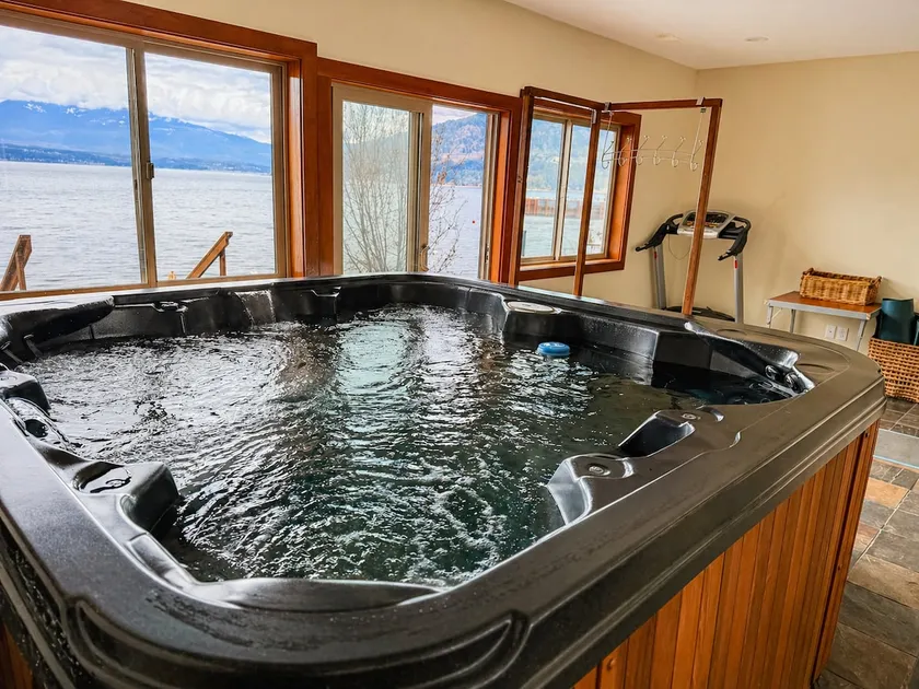 The Copper Island Getaway- Waterfront Retreat - Image 1