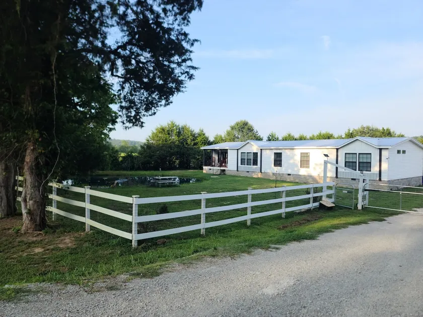spacious Farm Style House with horses - Image 1