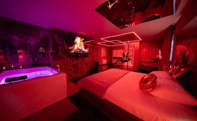 In the Limits Room - Image 1