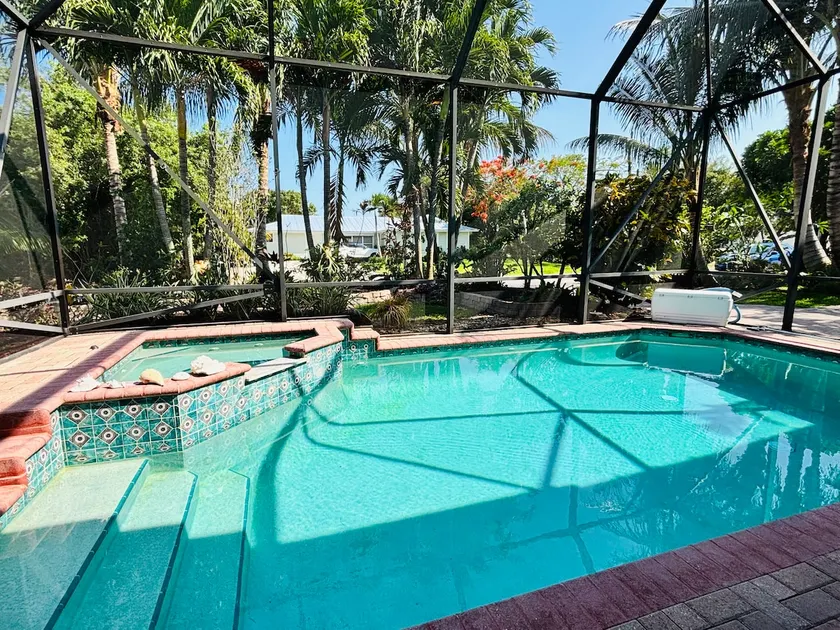 Private Pool/Kayak/Bike/Grill Unique Treehouse-ish - Image 1