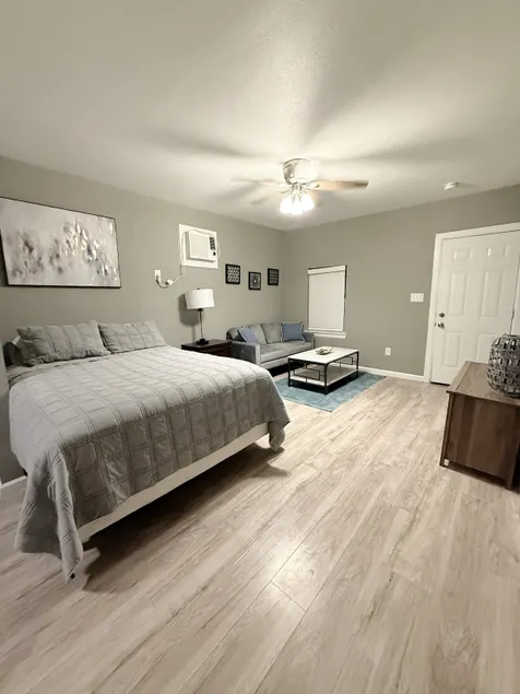 Small Studio Cove Duplex. - Image 1