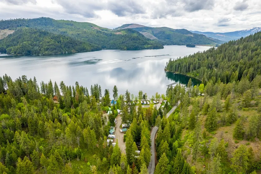 Lake Access Cabin Getaway - Image 1