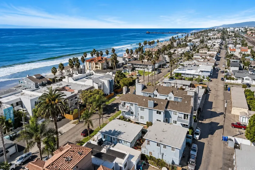Beachfront Retreat - Image 1