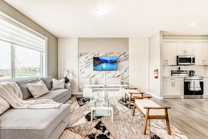 Cozyhub YYC /3BR 10 guest/Central location with AC - Image 1