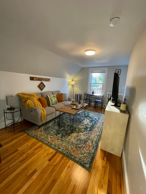 Cozy Historic Suite w/ Private Entrance + Deck - Image 1