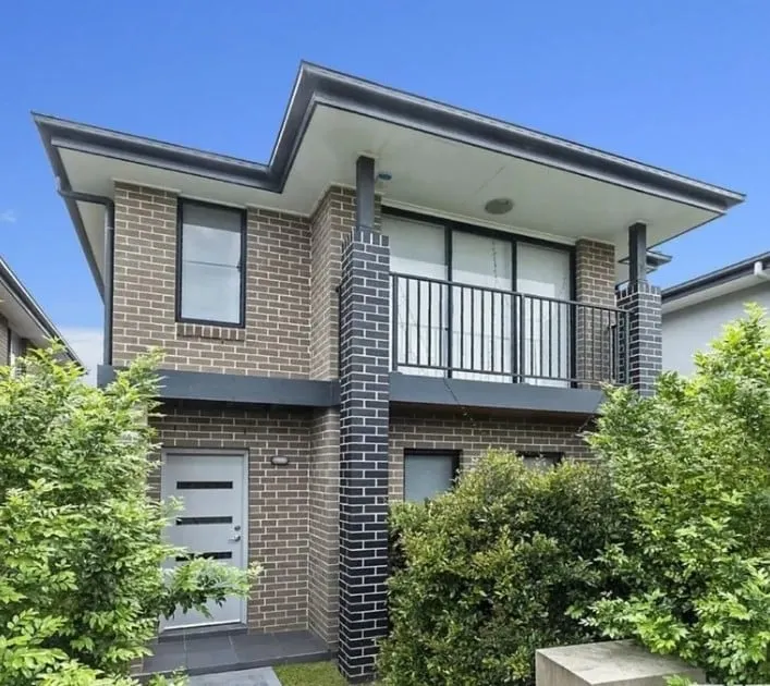 Family Home with Separate Stuio - Image 1