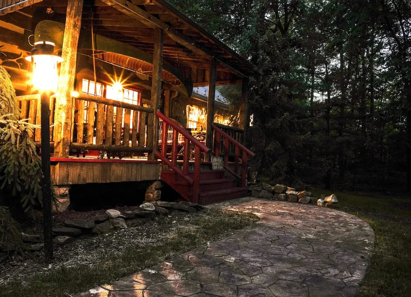 Ma & Pa's 1820 Cabin Firepit Trail w/Outdoor Bath - Image 1