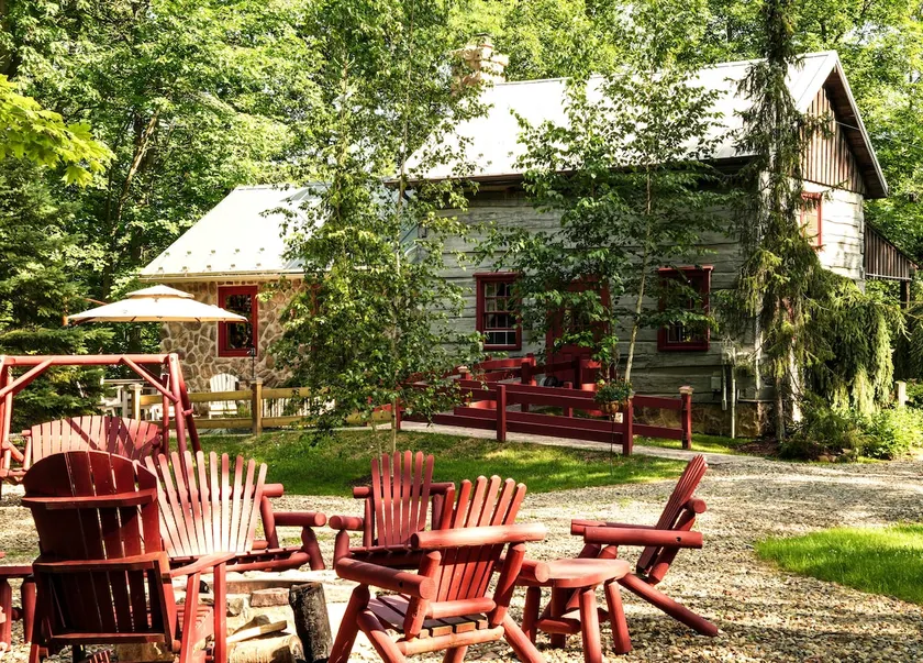 Ma & Pa's 1820 Cabin Firepit Trail w/Outdoor Bath - Image 1