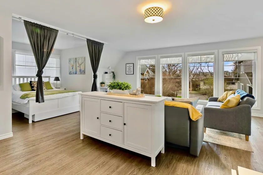Olde Towne Loft + Walk to Shops + Wi-Fi + Studio - Image 1