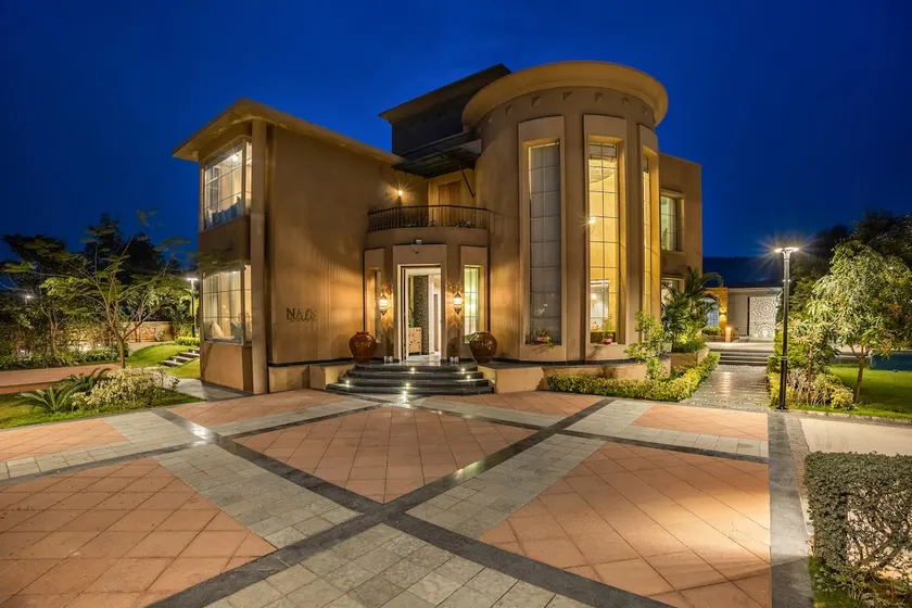 Royal Hillside Haven: Villa with Pool & Garden - Image 1