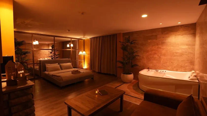 Deluxe Room with Jacuzzi, Fireplace - 102 - Image 1