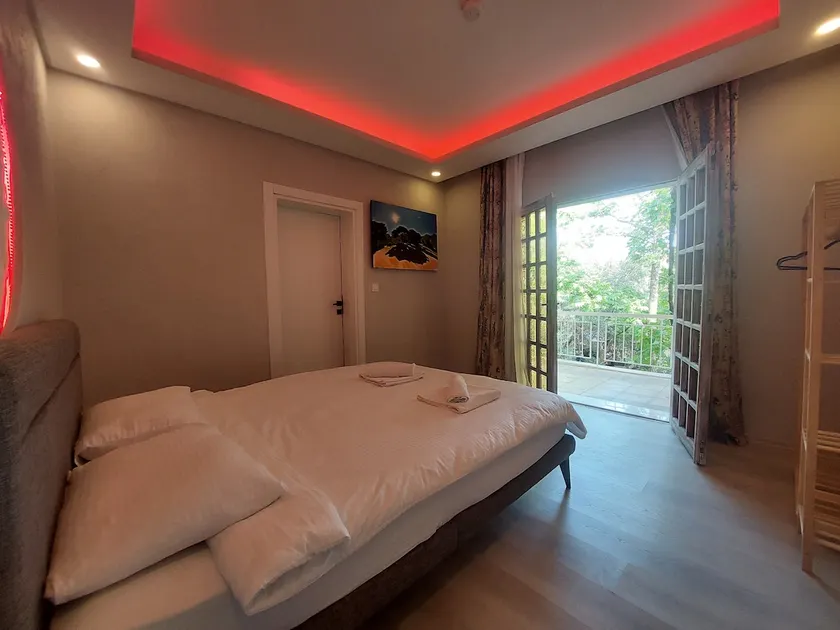 Pecan Nut Room - Image 1