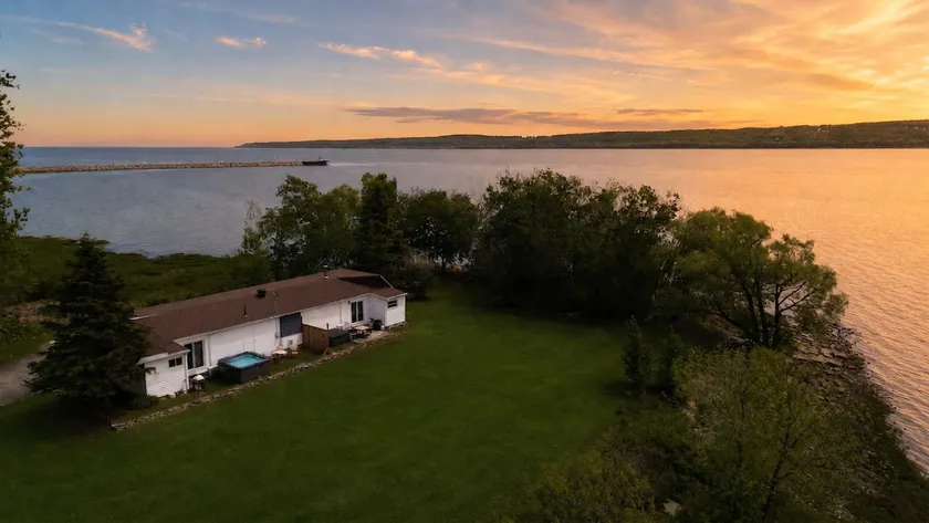 Condo for 6 people · Spa · River view · #2 - Image 1