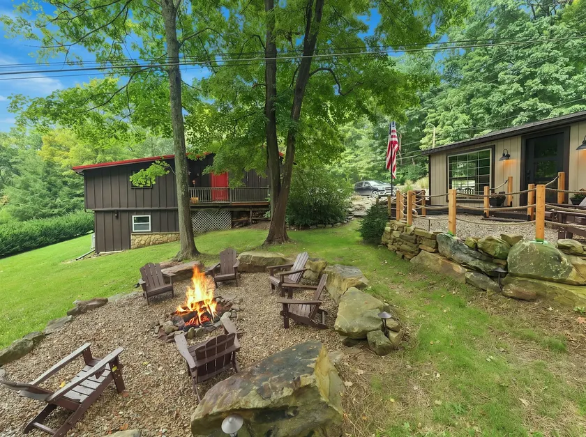 5BR/Sleeps 14 -10 Mins to 7S & HV Hot Tub Fire Pit - Image 1