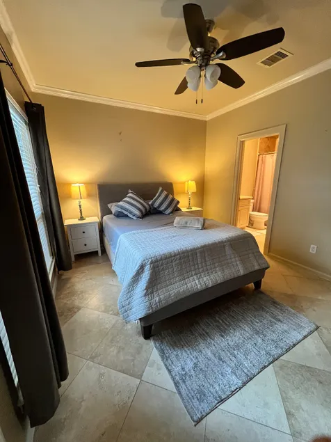 Private Suite/ Heart of Montrose - Image 1