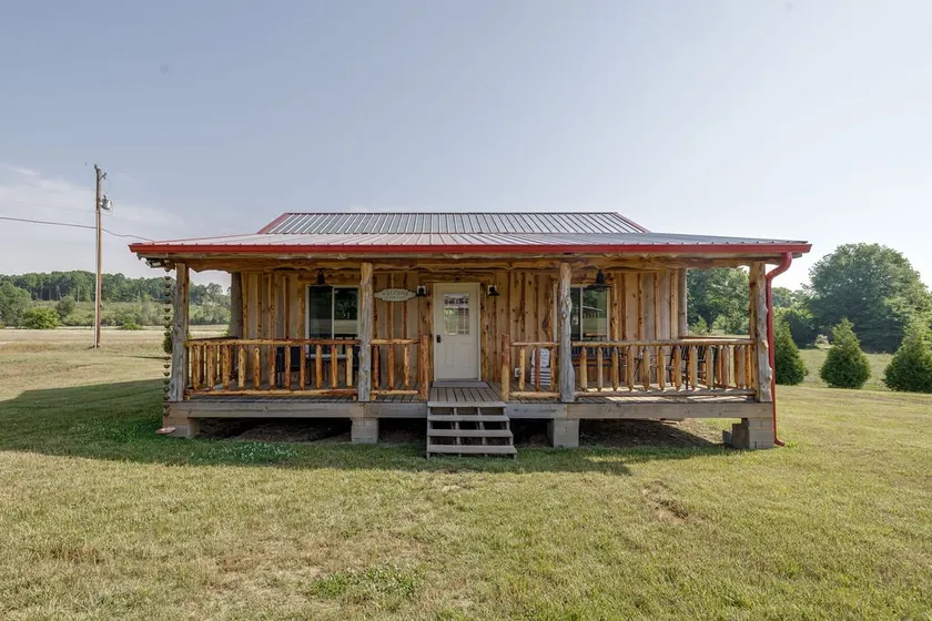Quiet charm at the farm - Image 1