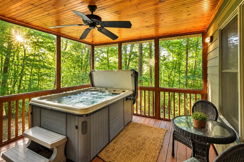 Getaway | Hot Tub | Mins to Helen | Pickleball - Image 1