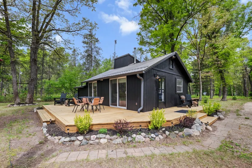 Cozy Private Cabin Near Lakes and Trails /Firepit - Image 1