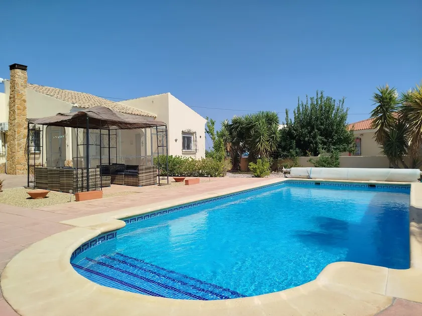 Villa with private pool, air conditioning, 2 bedrooms, 2 bathrooms - Image 1