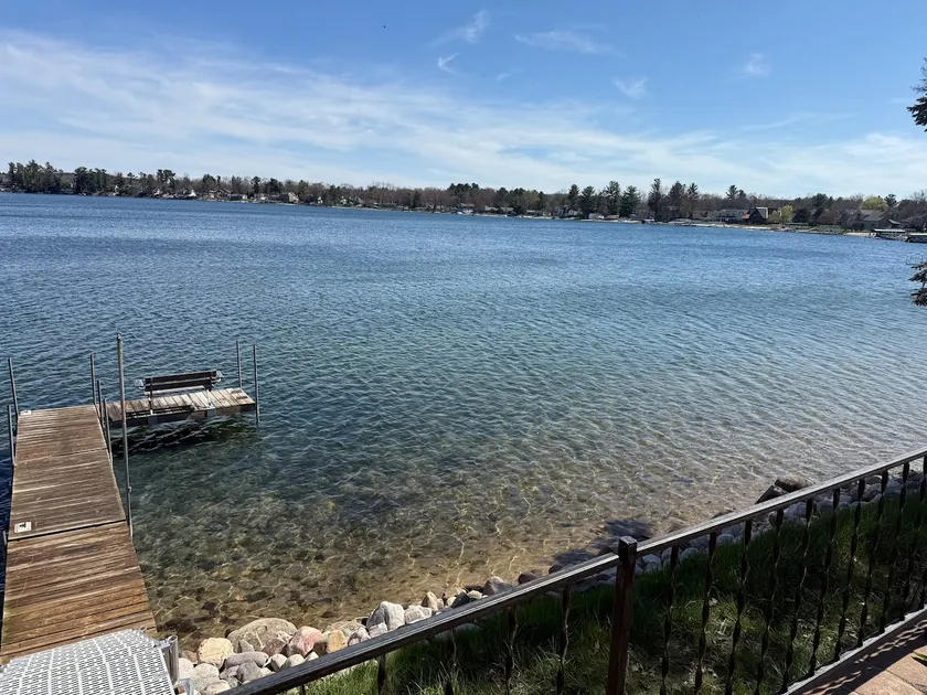 Family Friendly Lakeside Charmer-WiFi AC, frontage - Image 1