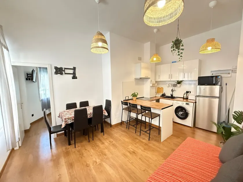 RA5 2-bedroom apartment renovated with wifi - Image 1