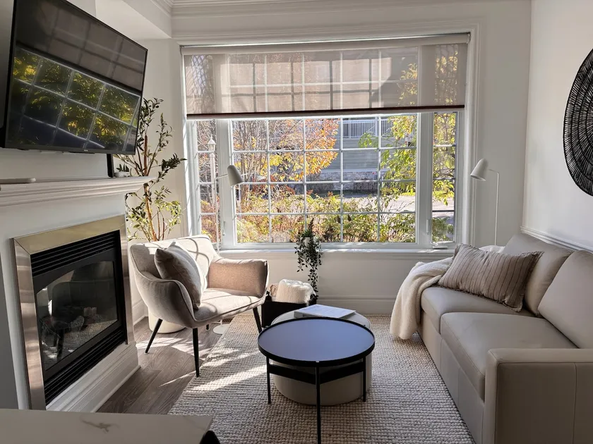 Slopeside Condo · Saint-Sauveur · Pool & A/C - Image 1