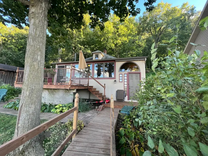 Esther’s River Cottage - Image 1