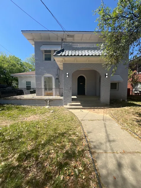 Large, spacious, & near downtown - Image 1