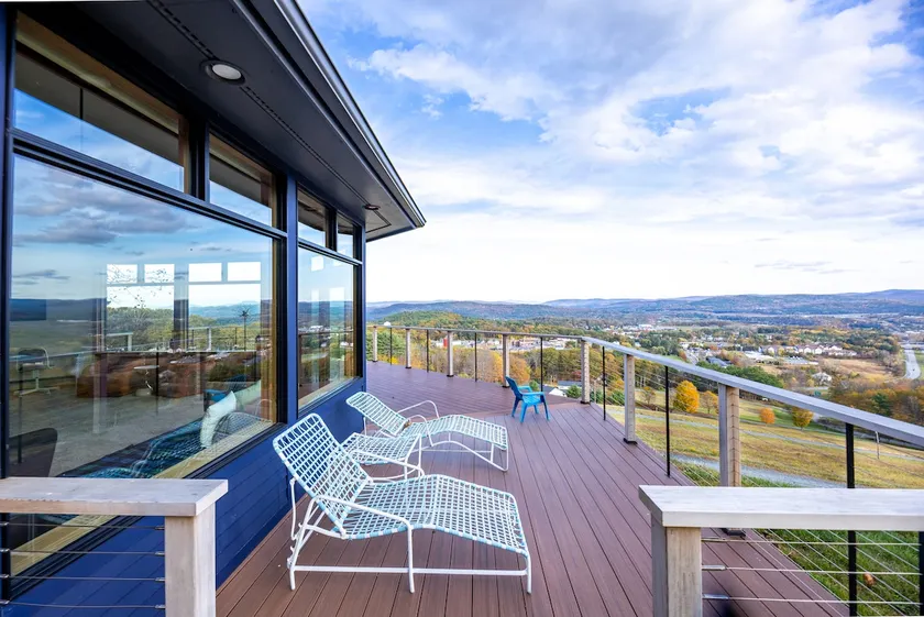 Hot Tub + Gorgeous Views - Green Mountain Getaway - Image 1