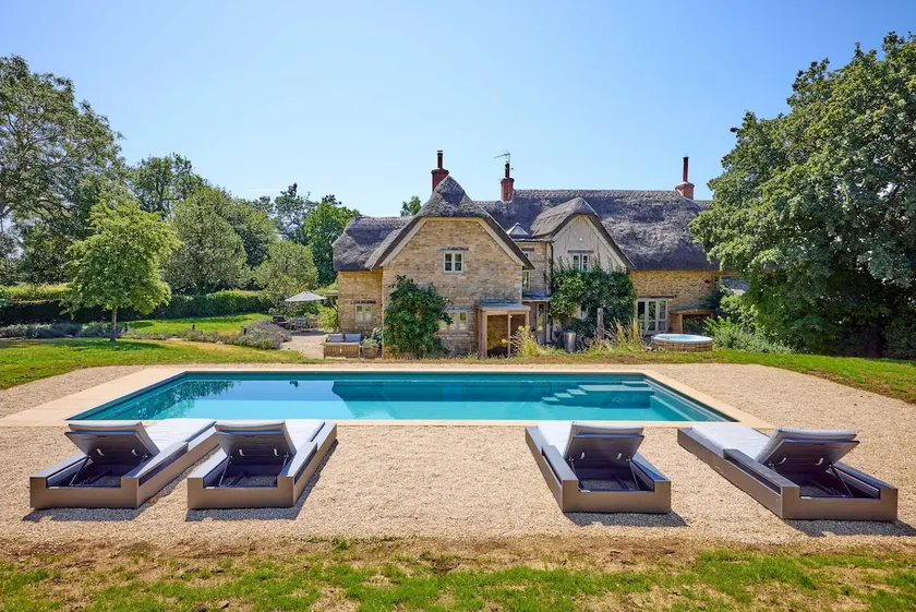 Luxury Retreat Near Soho Farmhouse | Pool & Tennis - Image 1