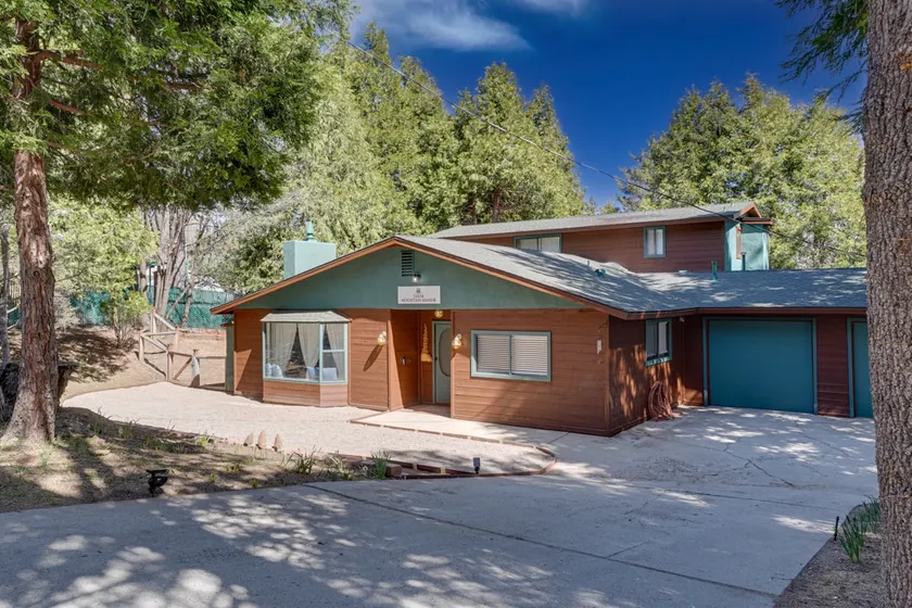 Mountain Manor - Image 1