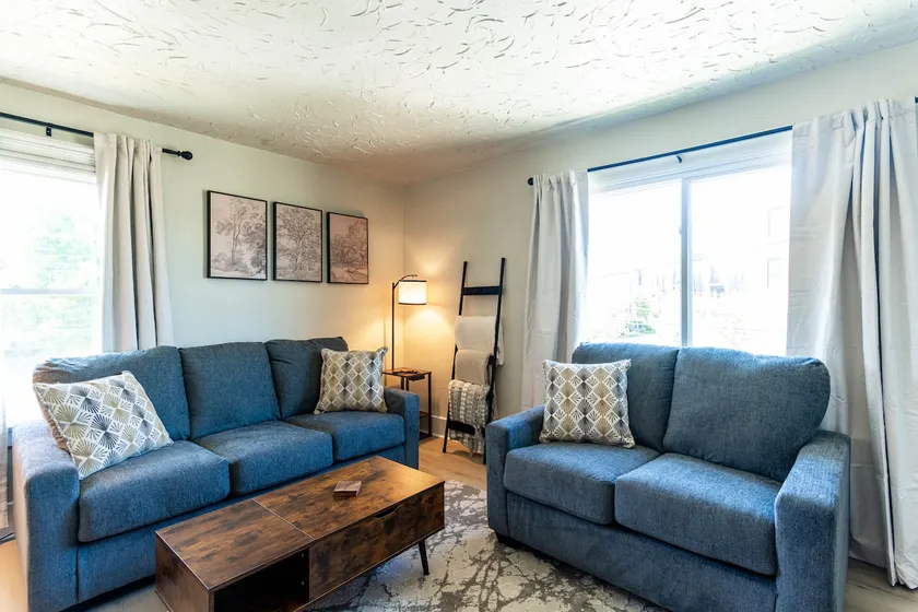 Harrison Lookout-Great Royal Oak Location! - Image 1