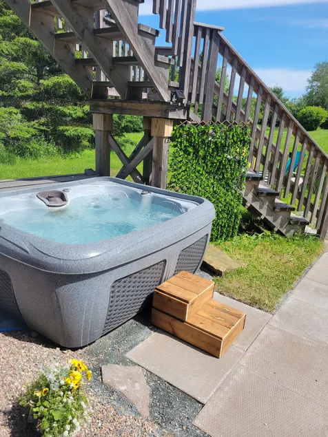 Rushton's Hot Tub Retreat - Image 1